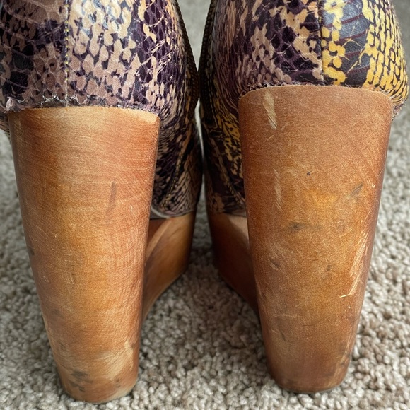 Jeffrey Campbell Size 8 Snakeskin Cutout Wedges - Picture 4 of 8